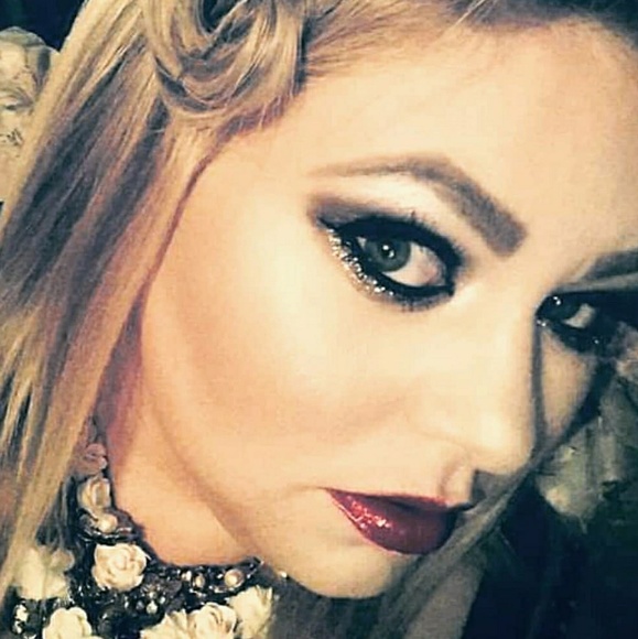 Meet your Posher, Amber - Picture 3 of 3